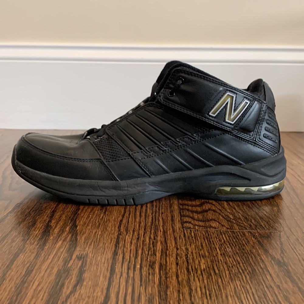 Men’s 9.5 New Balance 8005 Basketball Shoe
